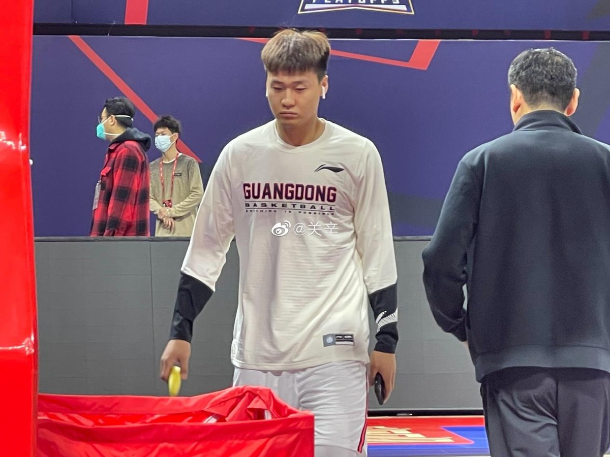 广东男篮|轮休任骏飞！广东季后赛首场名单出炉：易建联出战 杜锋轻松布阵
