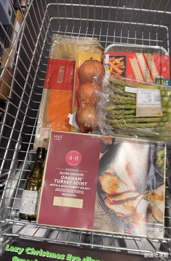 麦明诗|恋情再添实锤？TVB“十优港姐”疑与异性过节，两人曾被曝游日本