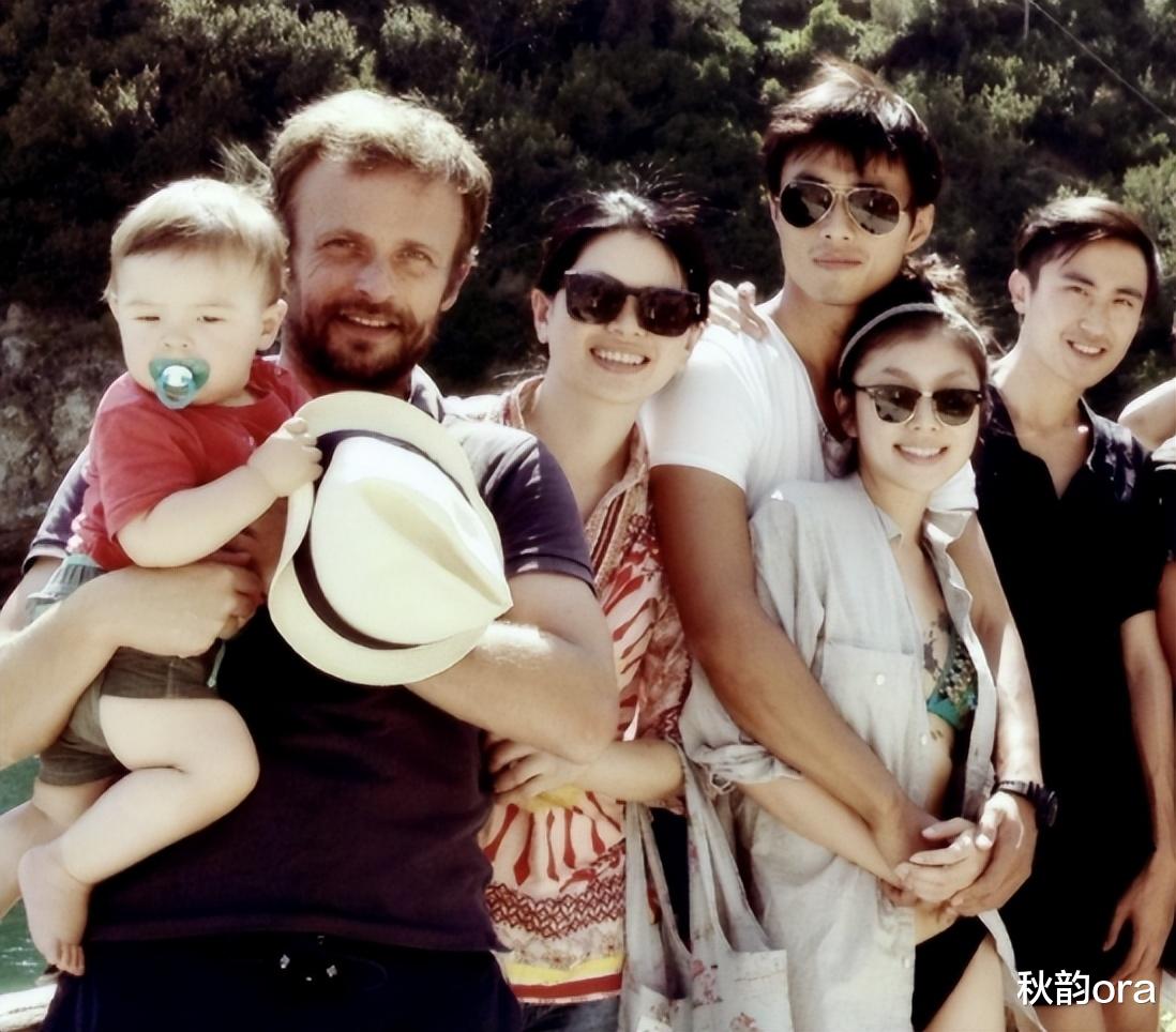 吕燕|超模吕燕：被身边人嫌弃，嫁法国贵族后被宠成公主，儿子成她骄傲