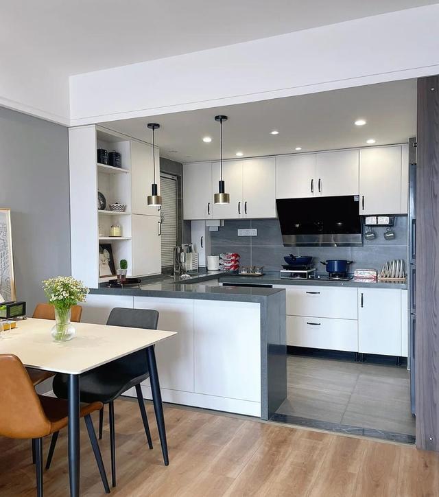 重庆女主拒绝“过度装修”,把98㎡家装修得堪称教科书,超有品味