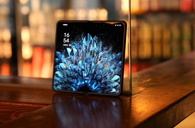 OPPO Find|提名国际大奖，Find N到底有何优势？无折痕和悬停功能只是其二