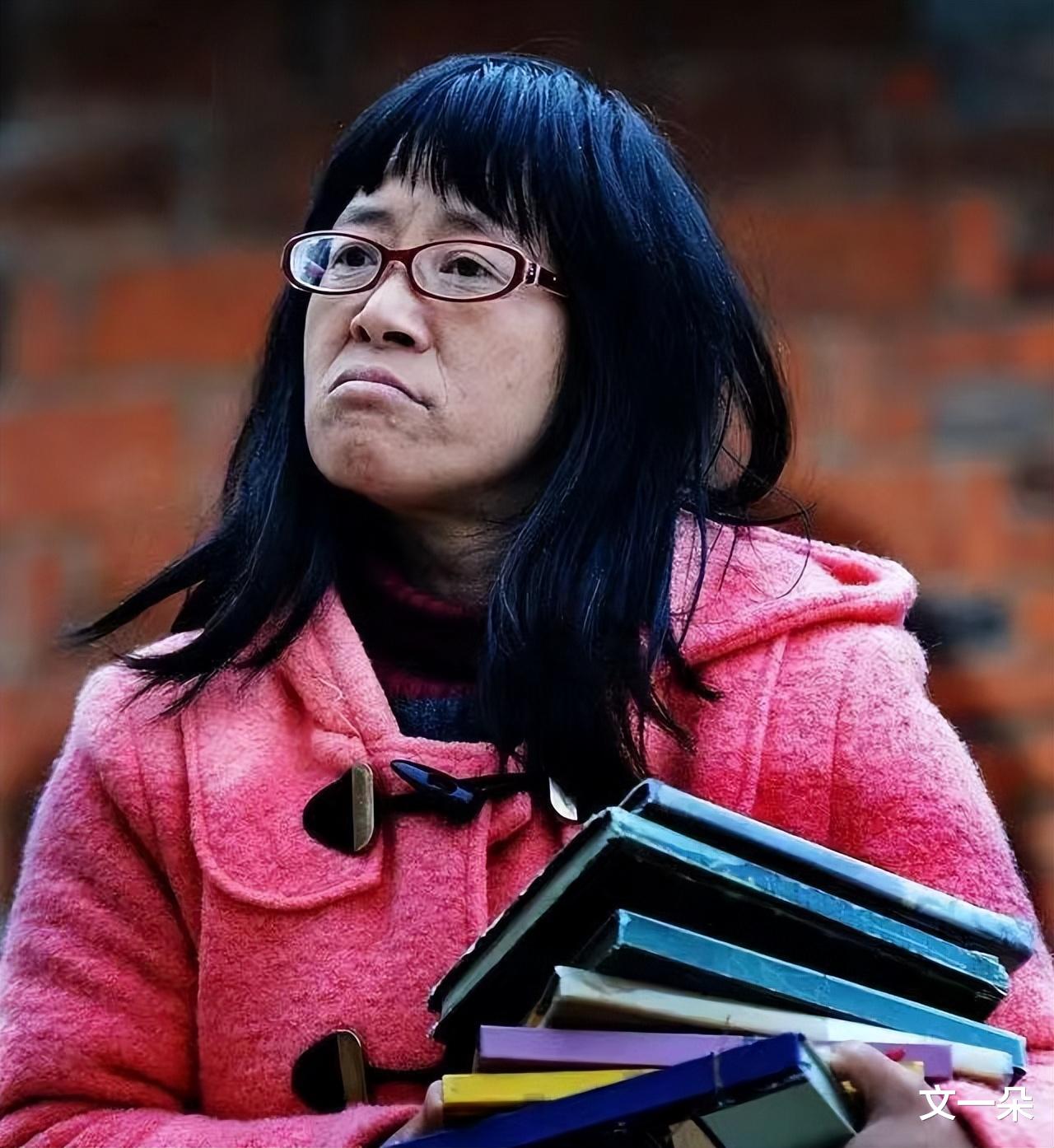 余秀华|余秀华头婚遭嫌弃分房睡,二婚嫁给小14岁鲜肉,她在追求什么?