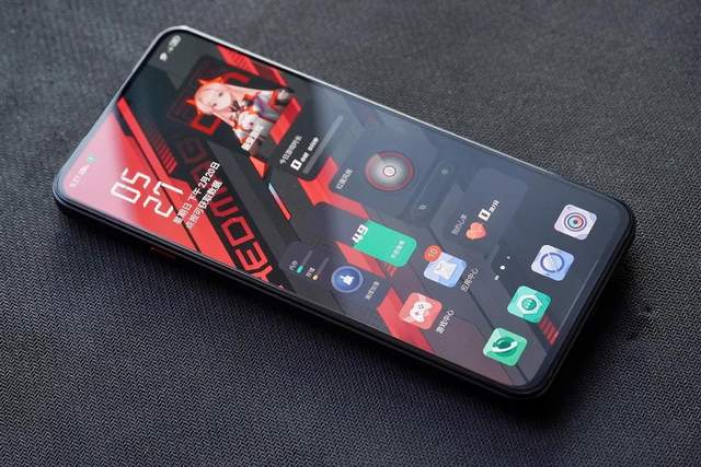 黑鲨5|游戏手机怎么选？黑鲨5 Pro对比红魔7 Pro，看看哪些细节决定购买