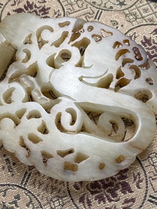 博物馆|明 和田玉籽料 白玉沁色 螭龙纹 带扣 带饰 把件