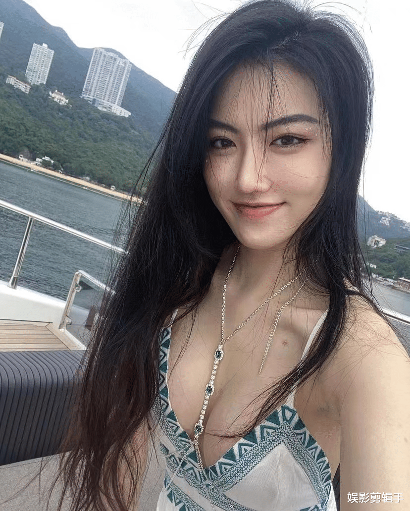 曾志伟|69岁曾志伟为一米八超模庆生，亲吻画面曝光，女方是富豪派对常客