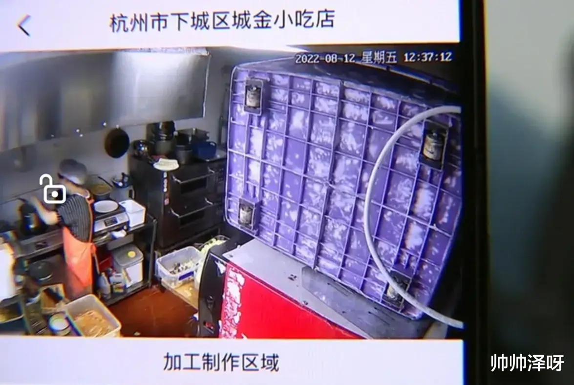 杭州,一女子点外卖,吃一半发现异物:长长的软体动物,还吐舌头