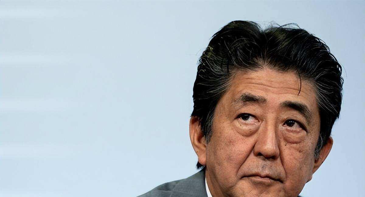 安倍被刺杀还存3大疑点，山上彻也供认行凶原因，美韩也牵扯其中