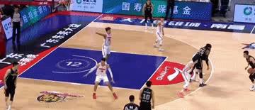 广东男篮|22点57分，赵继伟发文，其妻子太激动，高诗岩三个字回复令人心碎