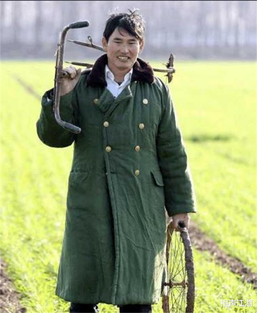 朱之文|大衣哥朱之文才是炒作高手,网友:一人刷墙十人拍,一面墙刷三天