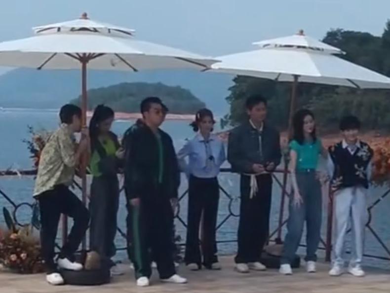 奔跑吧兄弟|《奔跑吧》飞行嘉宾越来越少，三期节目只请了5人，蔡徐坤还缺席