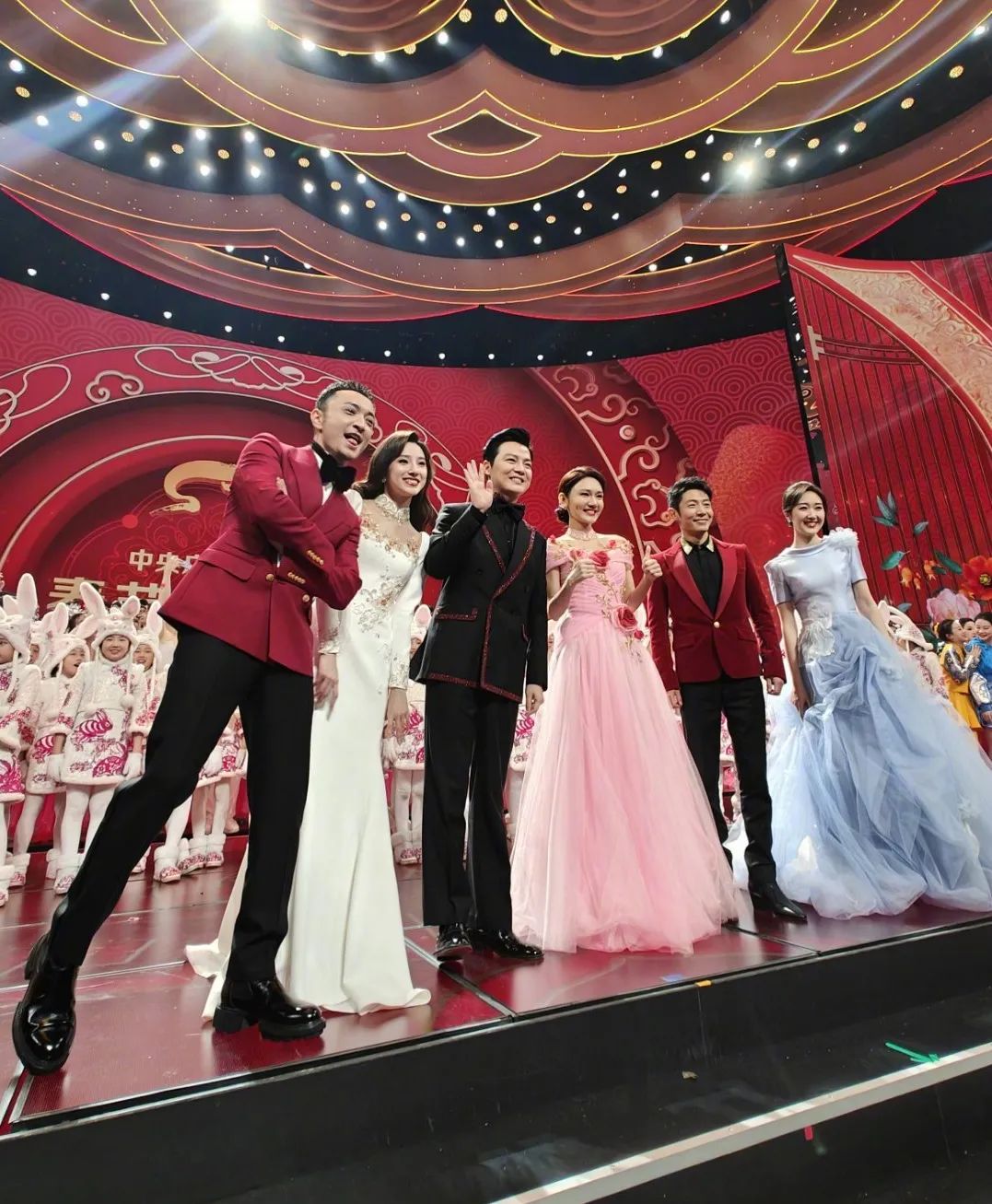 春晚|两次春晚主持，龙洋成“推新人”成功第一人，明年大概率继续主持