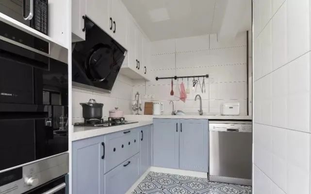 油烟机能包进橱柜的吊柜吗？听专业人一分析，原来太多家庭做错了