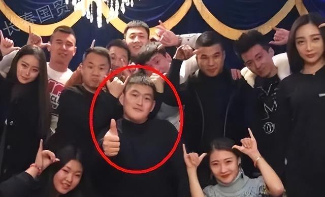 豆豆|“光靠我银行卡里的利息,就能过得比你们好”赵本山儿子高调炫富!