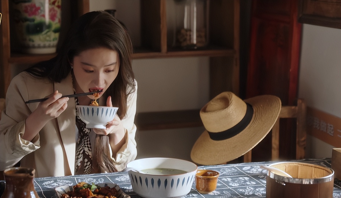 刘亦菲|吃得越狠演技越稳!刘亦菲“吃花卷”,能让多少女演员脸红?