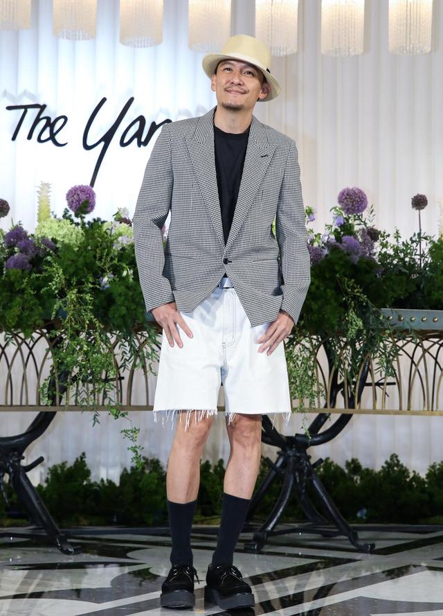 杨祐宁|杨祐宁结婚典礼星光熠熠，贾静雯夫妇帅气杨谨华优雅，林心如落单