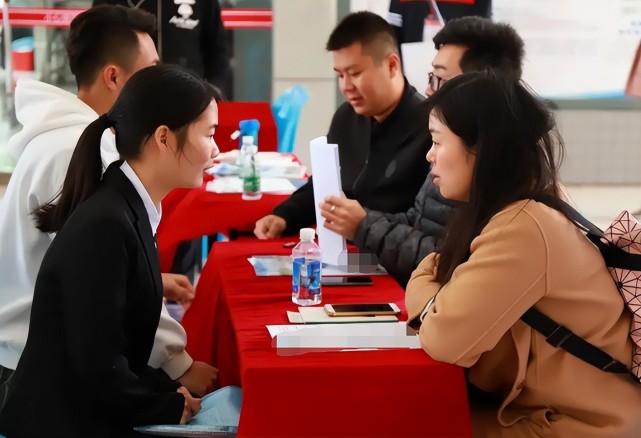 同济|?同济博士应聘被嫌弃,11份简历8个没通过?