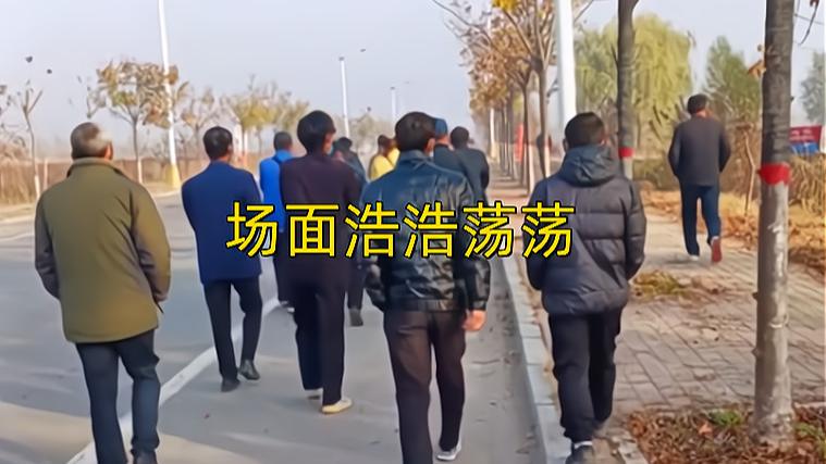 河南女子被婆婆欺负，娘家喊半个村子人出动，场面浩浩荡荡