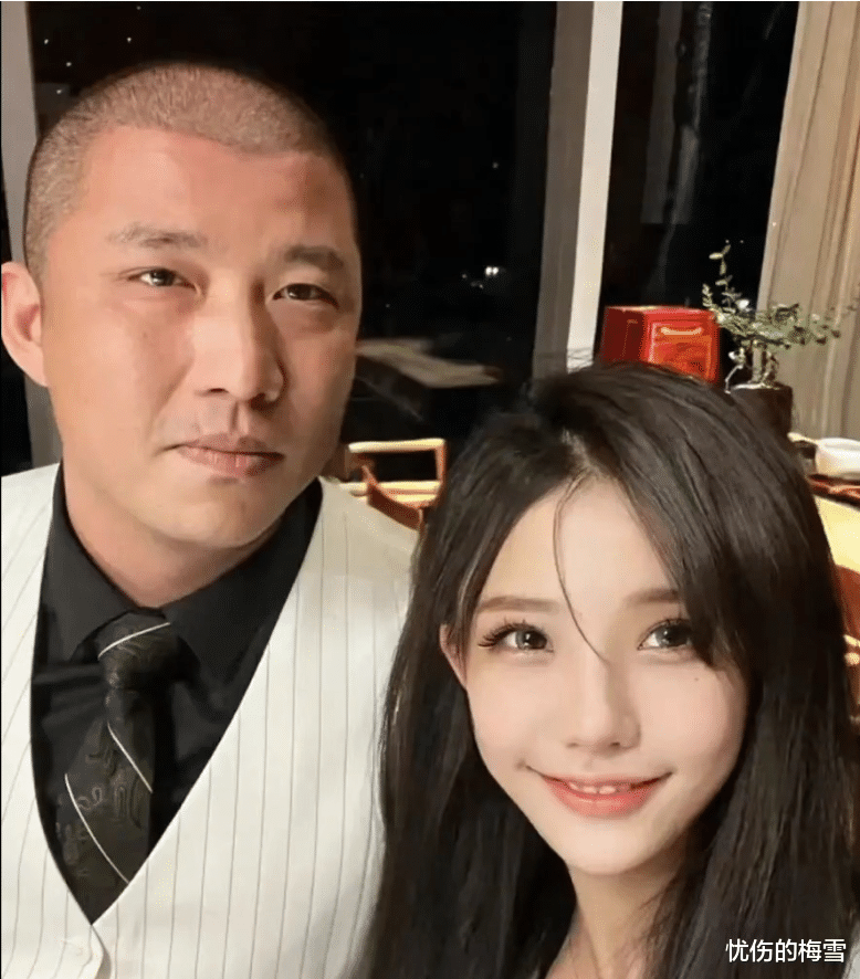 陈思诚|陈思诚与超级网红“二驴”聚会时，偶遇一位年轻女孩