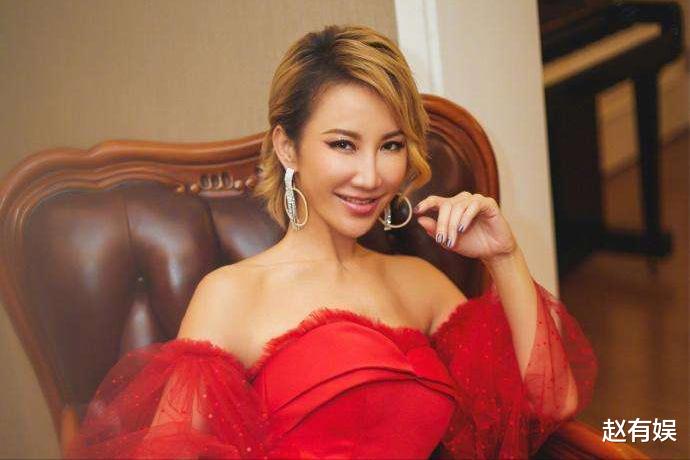 李玟|知名女星嫁入豪门后，为生子做9次人工受孕，晒健身照被赞小姑娘