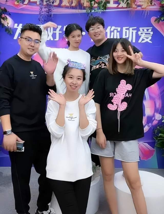 |主播小峰劝小两口,愿姚威田静回九江看望父母,许家妮妮态度圈粉