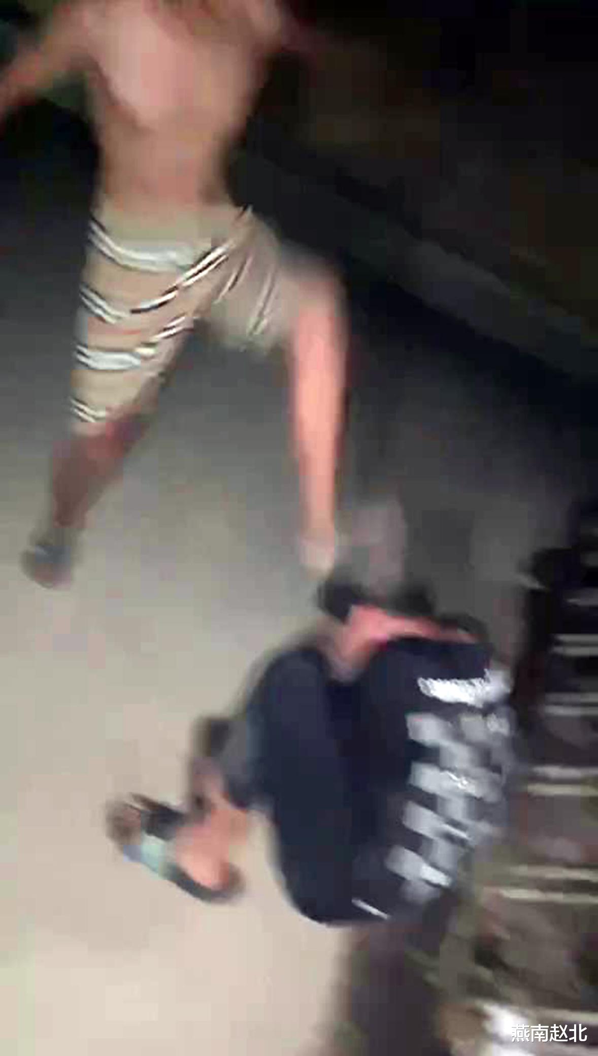 保定一少年遭同龄人殴打，下手凶狠触目惊心，谁家孩子