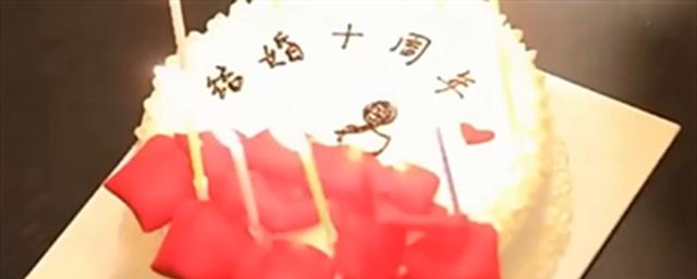 男子深夜酒店送外卖,敲门却见老婆穿着清凉,男子:你不是加班吗