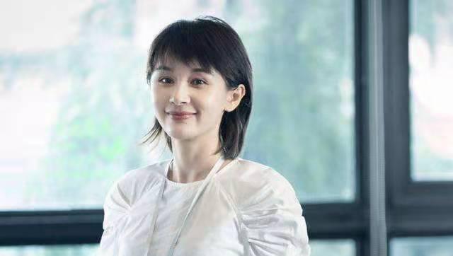 邱莹莹|欢乐颂里永远拎不清的邱莹莹,也只能去卖咖啡了