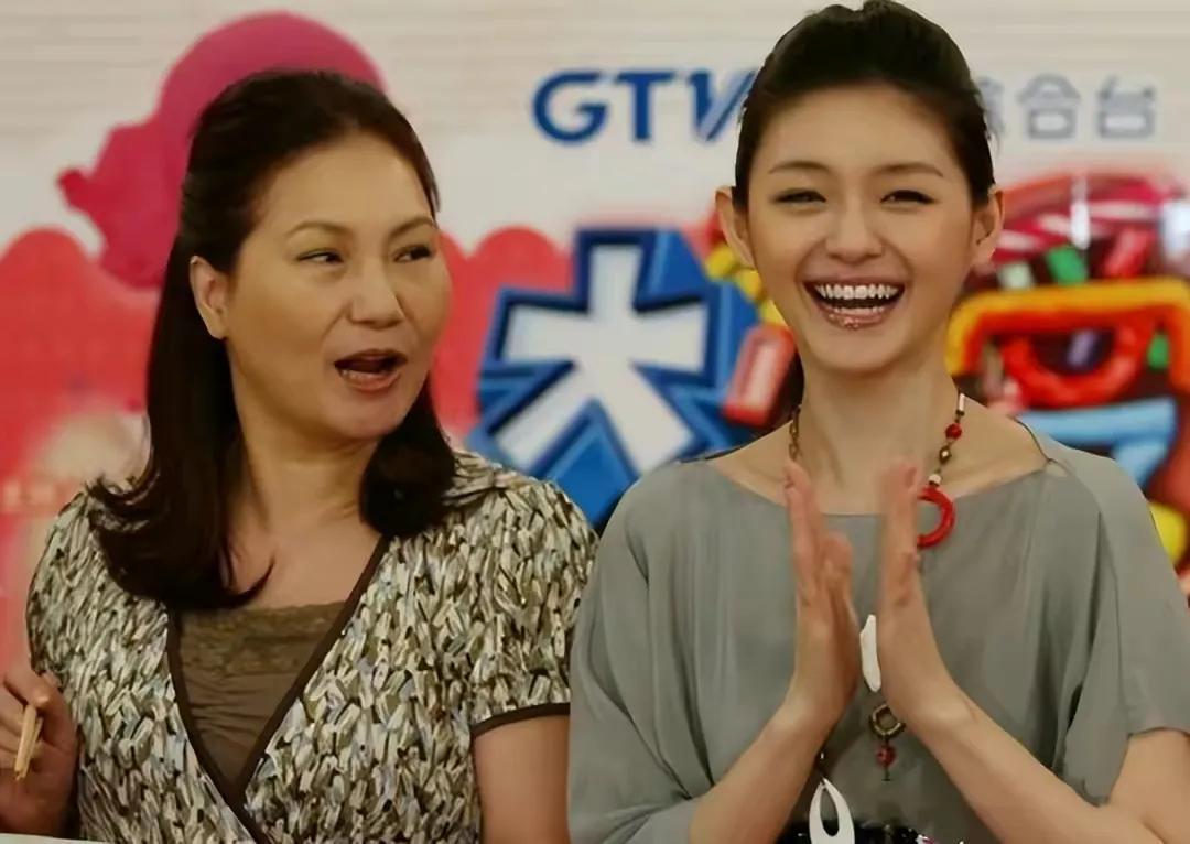 大S|大S妈：嫁入豪门吃尽苦头，八百万救小三，温柔一刀完胜小菲母子