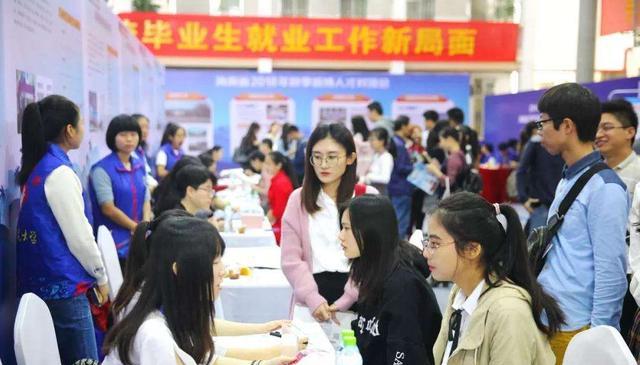 高跟鞋|“请证明你奶是你奶”,杭州一女生请假被HR刁难,处理结果已出