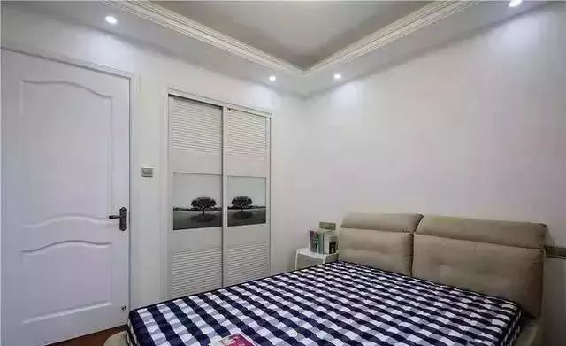 新房套内127平，装修前后花了26万，一进门玄关隔断漂亮极了！