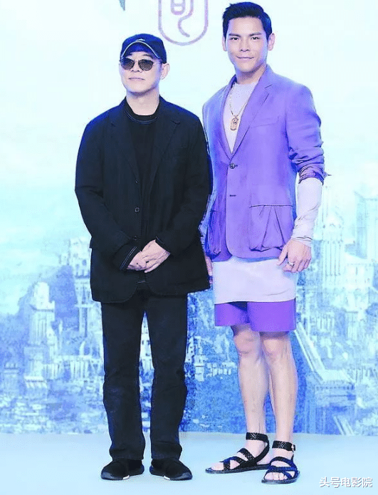 李连杰|59岁李连杰模样大变!双眼皮怪异,脖子肿,淡出影坛20亿都给老婆