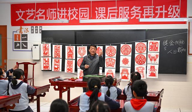 校领导不上课也能分杯羹，课后服务费成“摇钱树”，家长提议取消