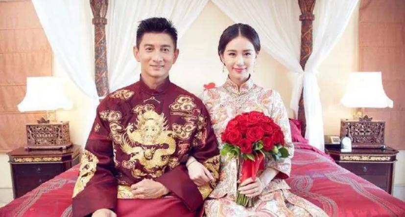 刘诗诗|吴奇隆探班刘诗诗搂腰太甜,苍蝇馆聚餐接地气,圈内人曝婚姻状况