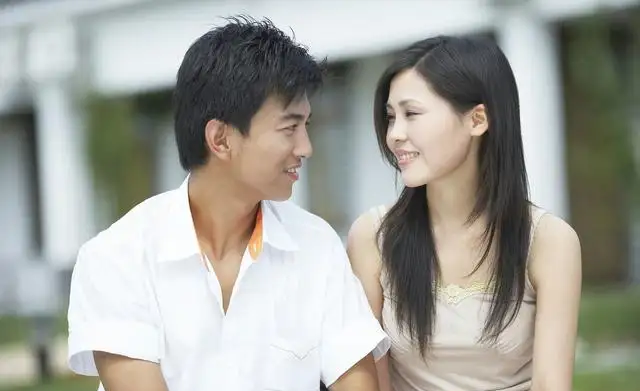 妻子哭诉：丈夫年薪20万，贴补弟弟10万，丈夫声称：“天经地义”！