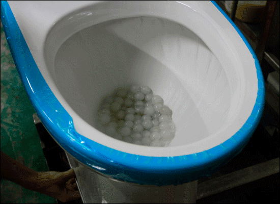 上完厕所,厕纸该扔马桶还是垃圾桶?很多人一直做错