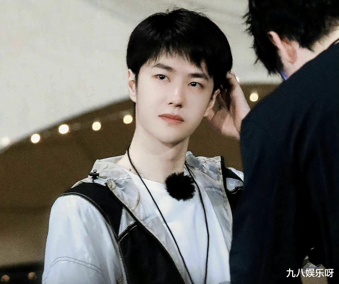 王一博|王一博“酷盖”人设崩塌,错位图曝光,粉丝喊话:一点也不酷