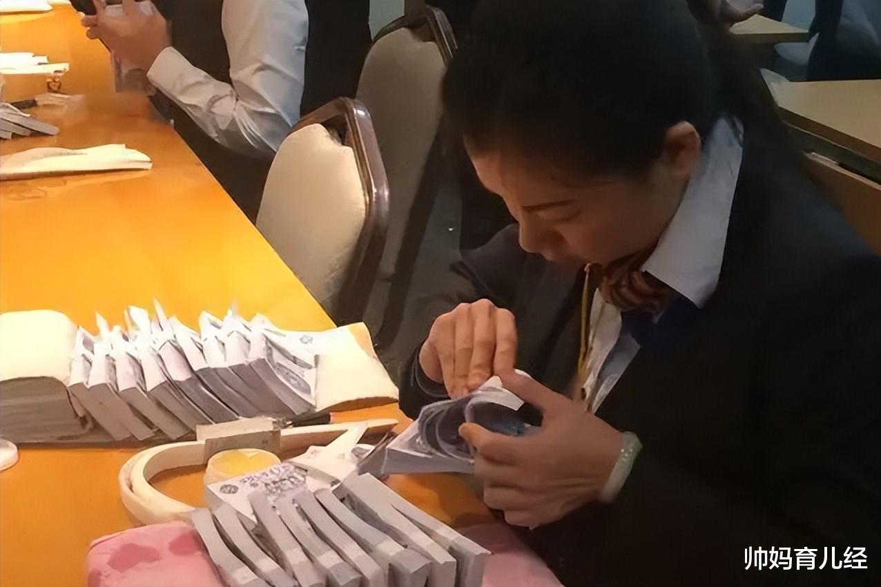 Java|“年薪20万”VS“银行柜员”该怎么选？内部员工：无条件选后者