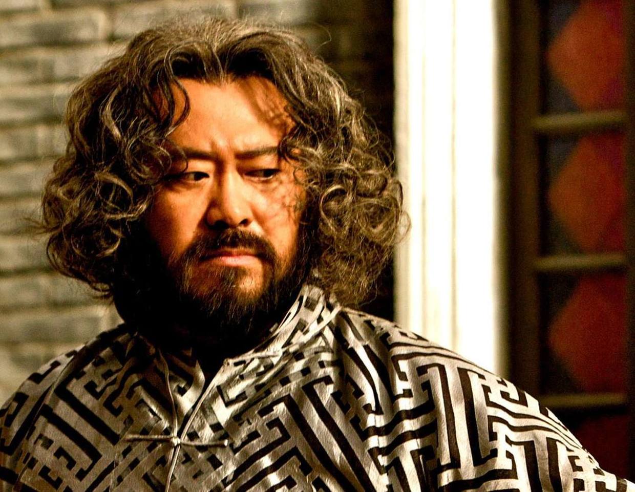 姜文|姜武接到姜文的电话:你的胡子还在不?姜武:你就说有什么事?