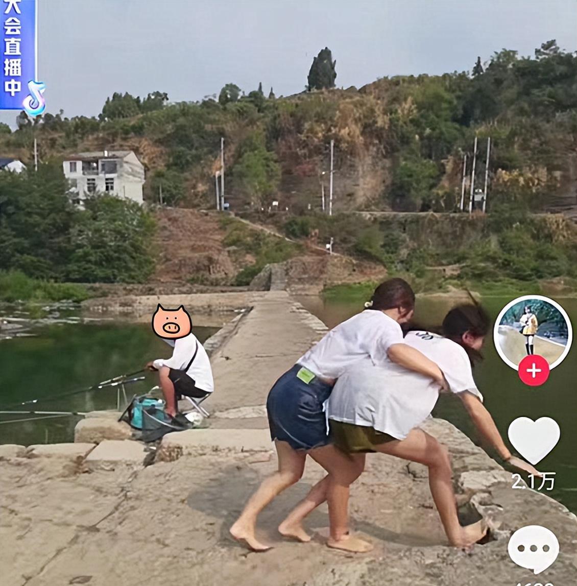女子与闺蜜争吵,怒将闺蜜推下鱼塘,女子:她咒我妈死,想嫁我爹