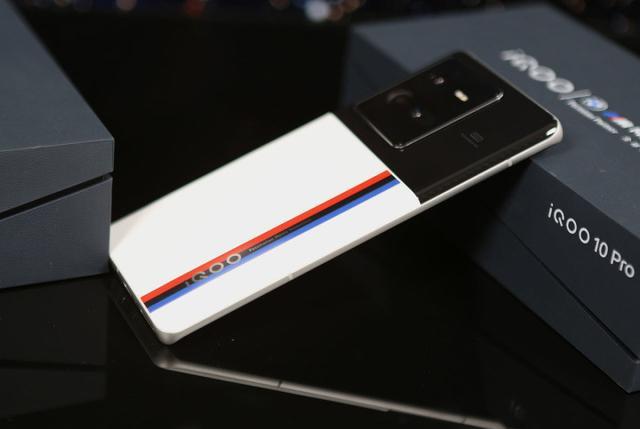 CPU|两款不会卡的国产旗舰：独显芯+113万跑分+120W快充，妙不可言