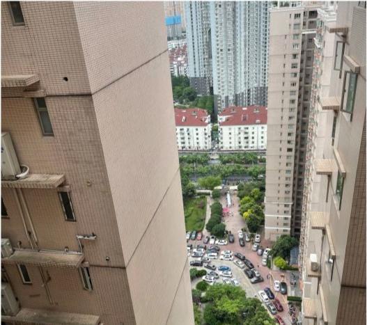 云南大姐辛苦做菜送邻居,邻居却直接扔垃圾桶:再送就要报警了