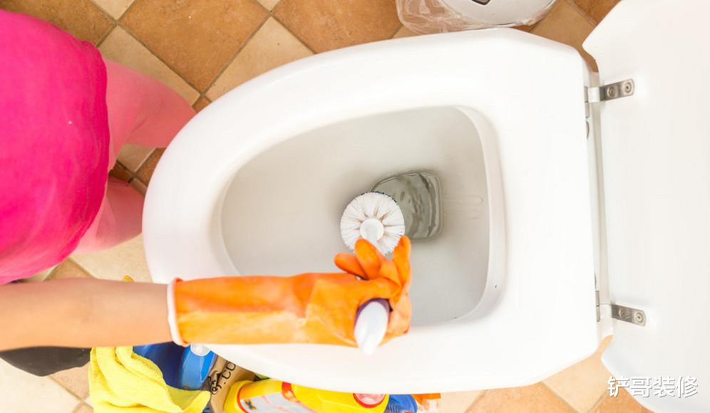 马桶冲力小,冲不干净?别傻傻换马桶,可能是这3个地方出错