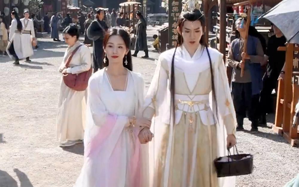 罗云熙|《长月烬明》细节满满的海报,有澹台烬的龙车,罗云熙的粉丝有才