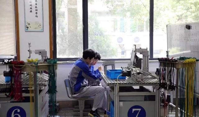 医疗器械|“宁选烂高中，也不上技校”，两者有啥差距？答案或许跟想的不同