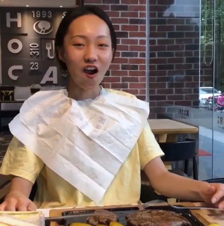 明星|半年圈粉4000多万，被网友骂又丑又土的她，真实身份究竟是什么？