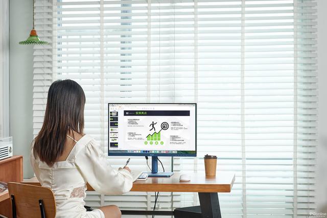 显示器|办公显示器也要追求“流行色”—微星MD241P群青版图赏