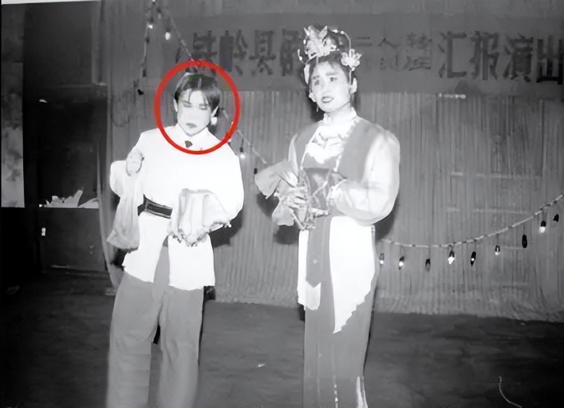 小沈阳|坎坷的小沈阳:与赵本山情同父子,走红后怎样对待结发妻?