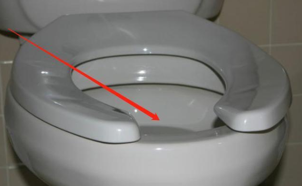 为何美国的马桶圈上有个“缺口”,国内却没有?其实答案很简单