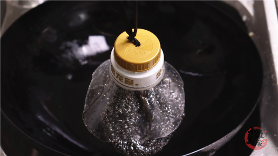 自从把3个钢丝球塞进塑料瓶,老公抢着进厨房,看完抓紧做一个!