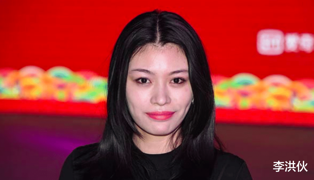 穿衣搭配|汪峰次女汪璟怡罕露面,贴心挑首饰为章子怡庆生,长相遗传康作如